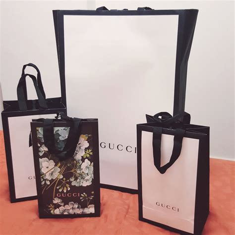 Gucci shopping bag apple